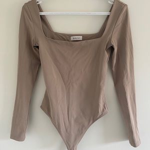 Aritzia babaton contour square neck bodysuit